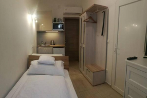 BELIZ1 Neat Studio Apartment
